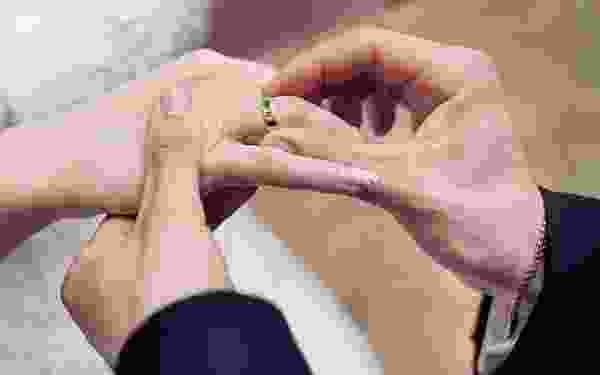 img-caption2