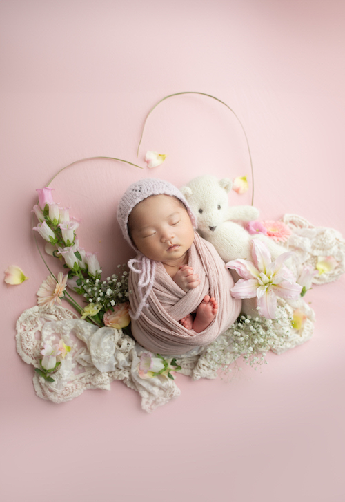 FLOWER ART ニューボーンフォトプラン 生花に囲まれた赤ちゃんのニューボーンフォト|大宮